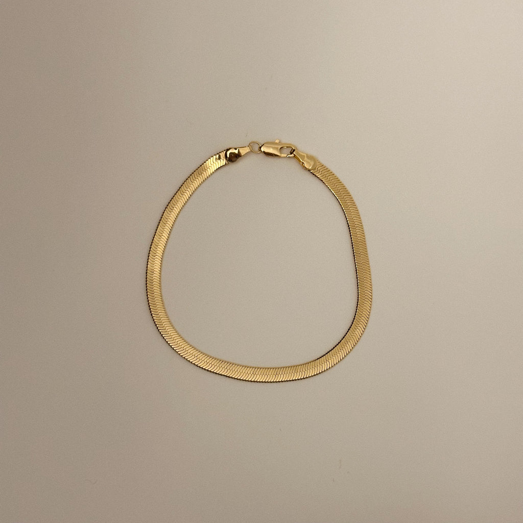 un chic fou - CAMELIA bracelet. Gold-plated bracelet with vegetable print